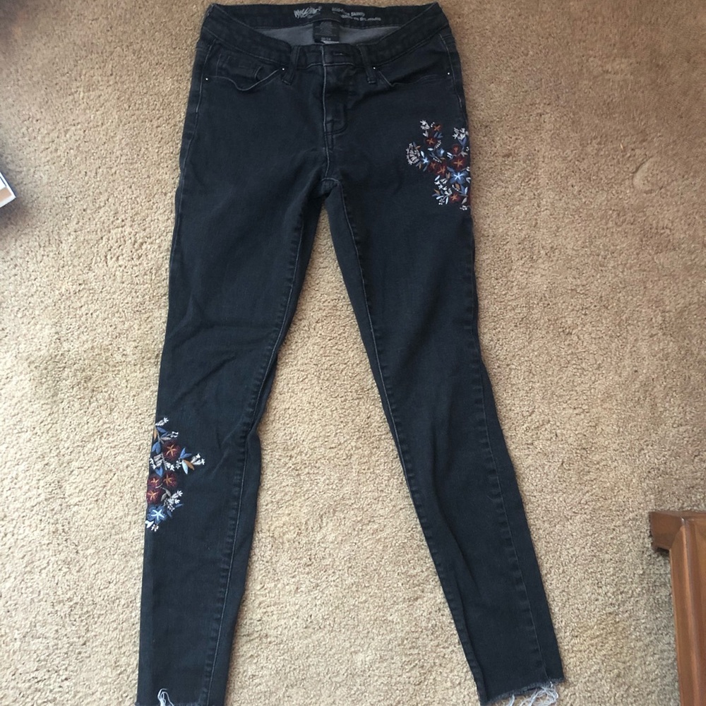 Black/grey floral embroidered Mossimo jeans